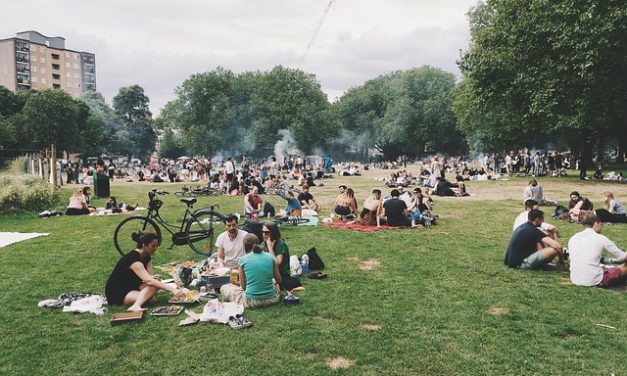 Urban Picnic Trend, Piknik Di Taman Kota Jadi Aktivitas Favorit