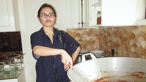 Rendang Prilly Latuconsina Ludes Dalam Hitungan Jam