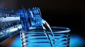 Sering Lupa Minum, Trik Gelas Bergaris Waktu Biar Terhidrasi