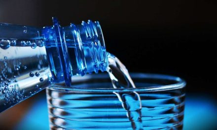 Sering Lupa Minum, Trik Gelas Bergaris Waktu Biar Terhidrasi