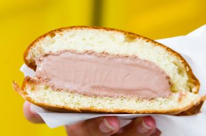 Gelato Brioche Italia: Menikmati Es Krim Berbalut Roti Manis