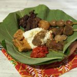 Nasi Jamblang Cirebon: Kuliner Tradisional Yang Awet Seharian