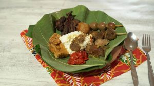 Nasi Jamblang Cirebon: Kuliner Tradisional Yang Awet Seharian