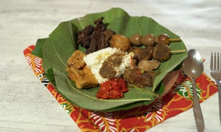Nasi Jamblang Cirebon: Kuliner Tradisional Yang Awet Seharian