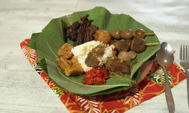 Nasi Jamblang Cirebon: Kuliner Tradisional Yang Awet Seharian