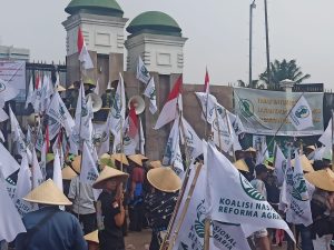 Komunitas KNARA Bawa 1.000 Caping Ke Gedung DPR