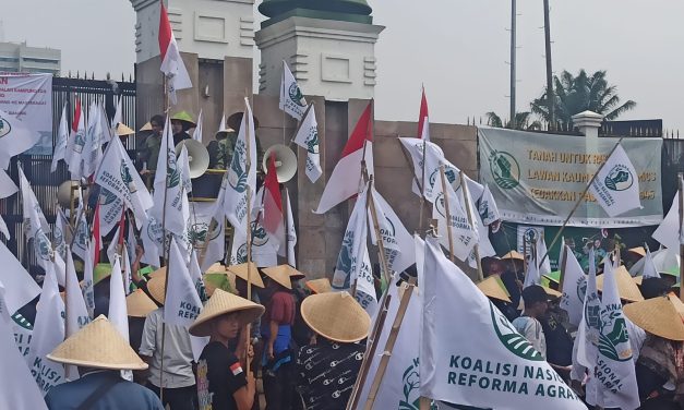 Komunitas KNARA Bawa 1.000 Caping Ke Gedung DPR