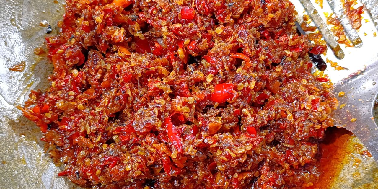 Sambal Roa Manado: Pedas Gurih Ikan Roa Asap Yang Menggoda