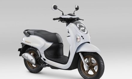 Honda Scoopy Prestige: Dengan Pelek Emas Dan Striping Anyar