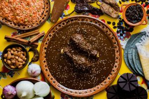 Mole Poblano Puebla: Saus Cokelat Pedas Rempah Khas Meksiko
