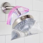 Trik Bersihkan Kerak Shower Membandel Pakai Cuka Putih