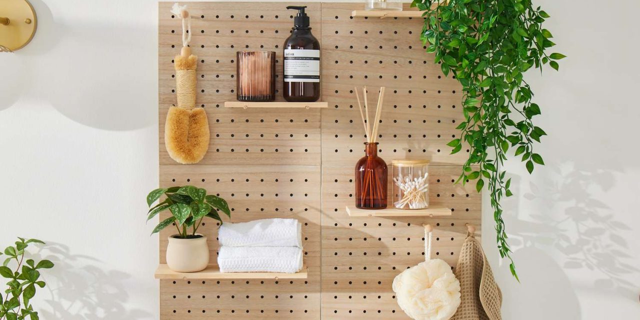 Tren Konsep Pegboard Wall Untuk Solusi Meja Kerja Rapi