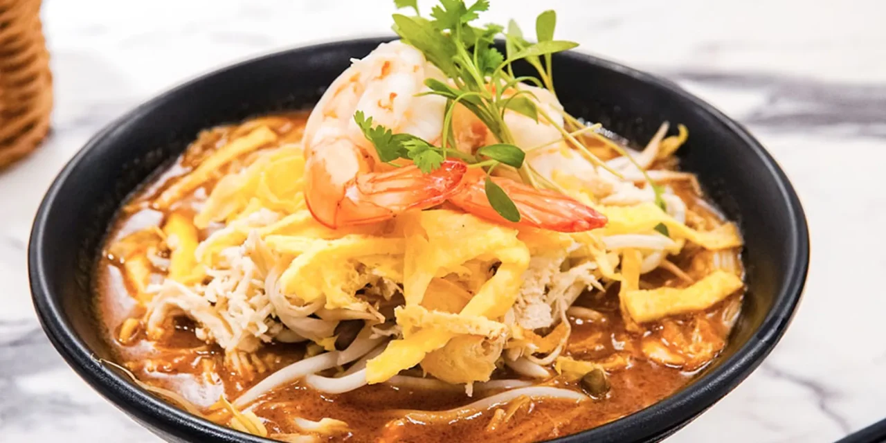 Kelezatan Laksa Sarawak: Mie Kuah Berpadu Ayam Dan Udang