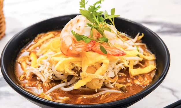 Kelezatan Laksa Sarawak: Mie Kuah Berpadu Ayam Dan Udang