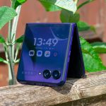 Motorola Razr 70 Ultra Bawa Bodi Alcantara Dan Kamera LOFIC