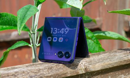 Motorola Razr 70 Ultra Bawa Bodi Alcantara Dan Kamera LOFIC