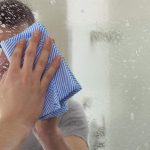 Trik Cegah Cermin Berembun Pakai Sabun Batang Dan Lap Kering